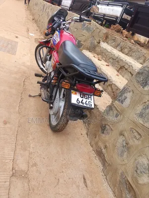 Bajaj Boxer 125 2024 Red