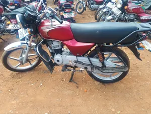 Bajaj Boxer 100 2025 Red