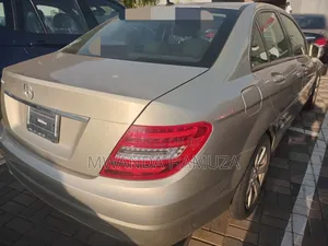 Mercedes-Benz C200 2015 Gold
