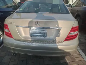 Mercedes-Benz C200 2015 Gold