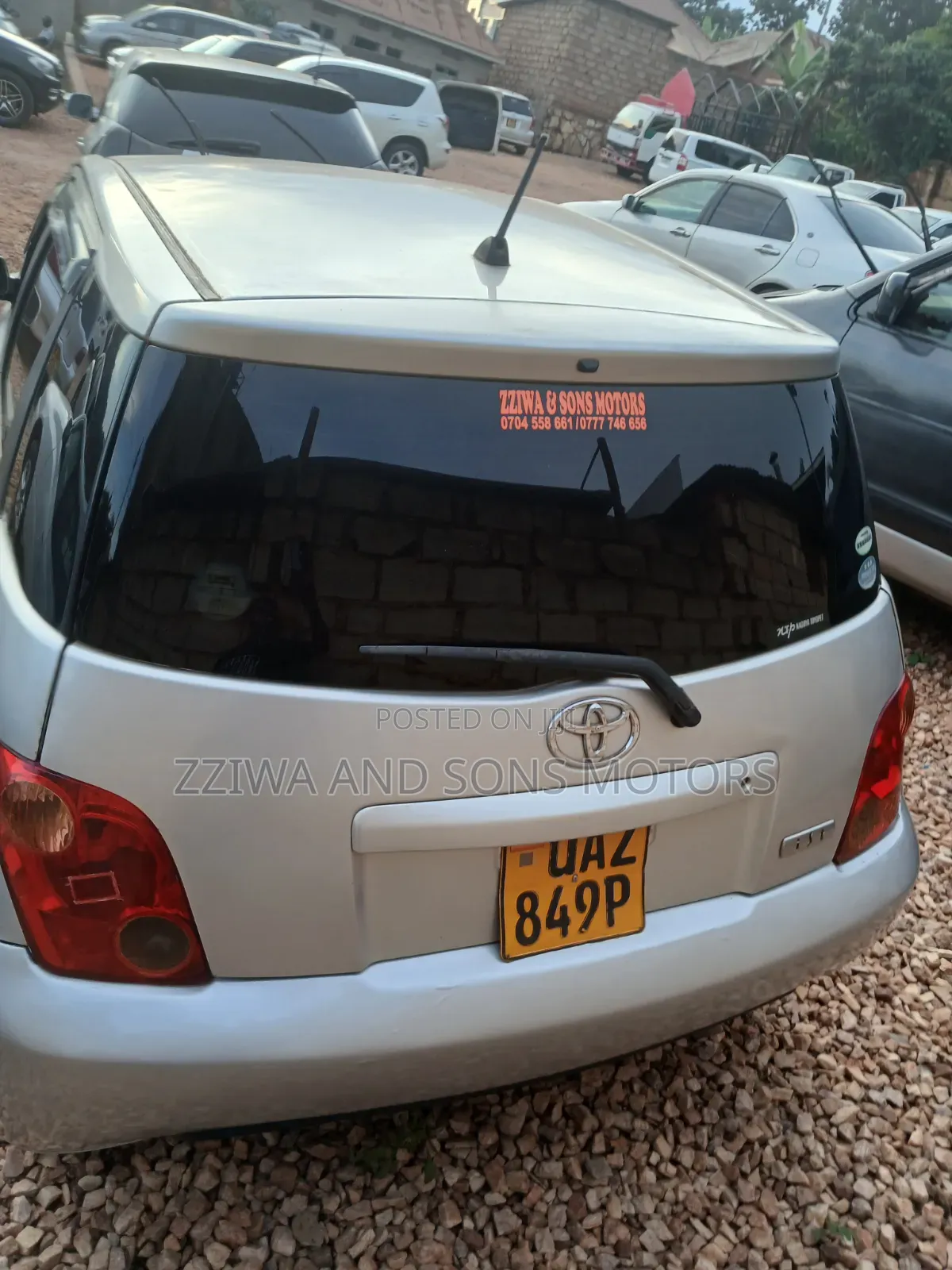 Toyota IST 2002 Silver