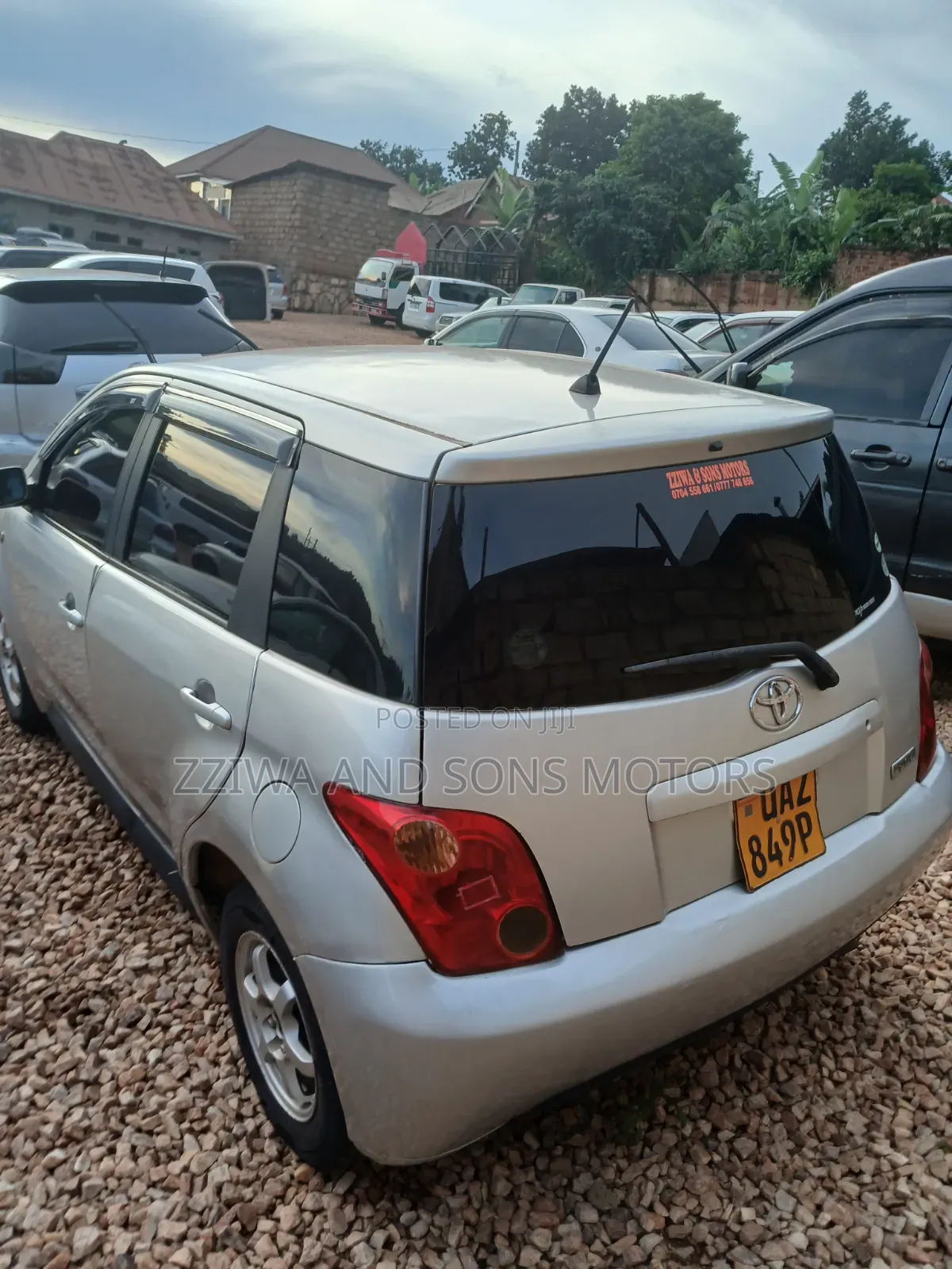 Toyota IST 2002 Silver