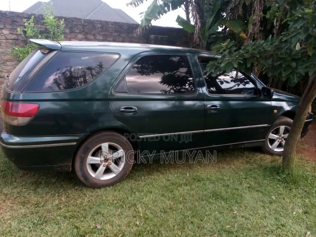 Toyota Vista 2000 Green