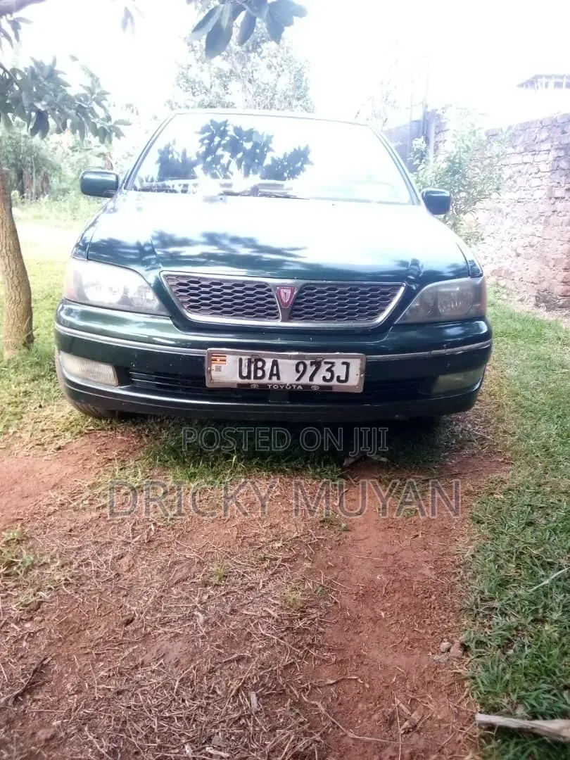 Toyota Vista 2000 Green