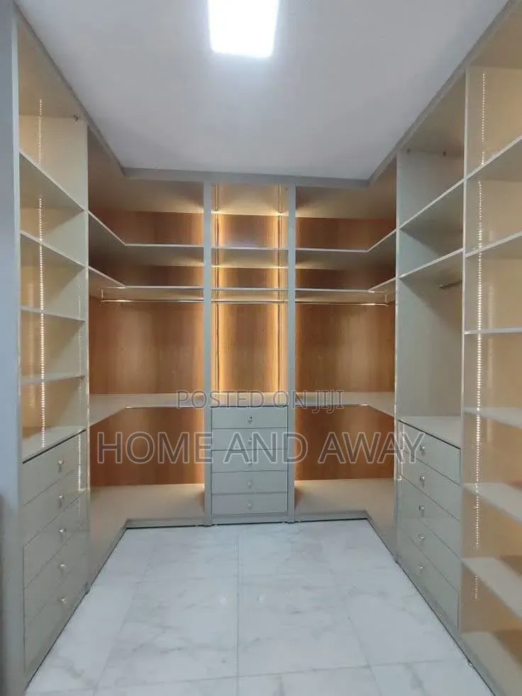 Open Walk-in Closets in Any Colour From 830,000/- Per Running Meter