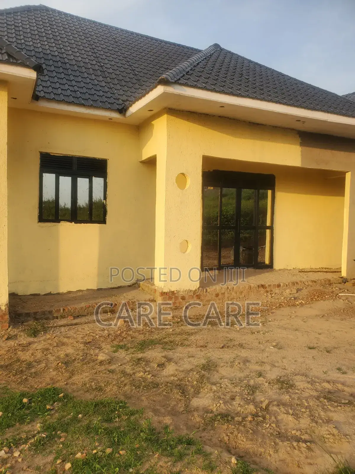 6bdrm Bungalow in Lutisi, Kakiri for sale