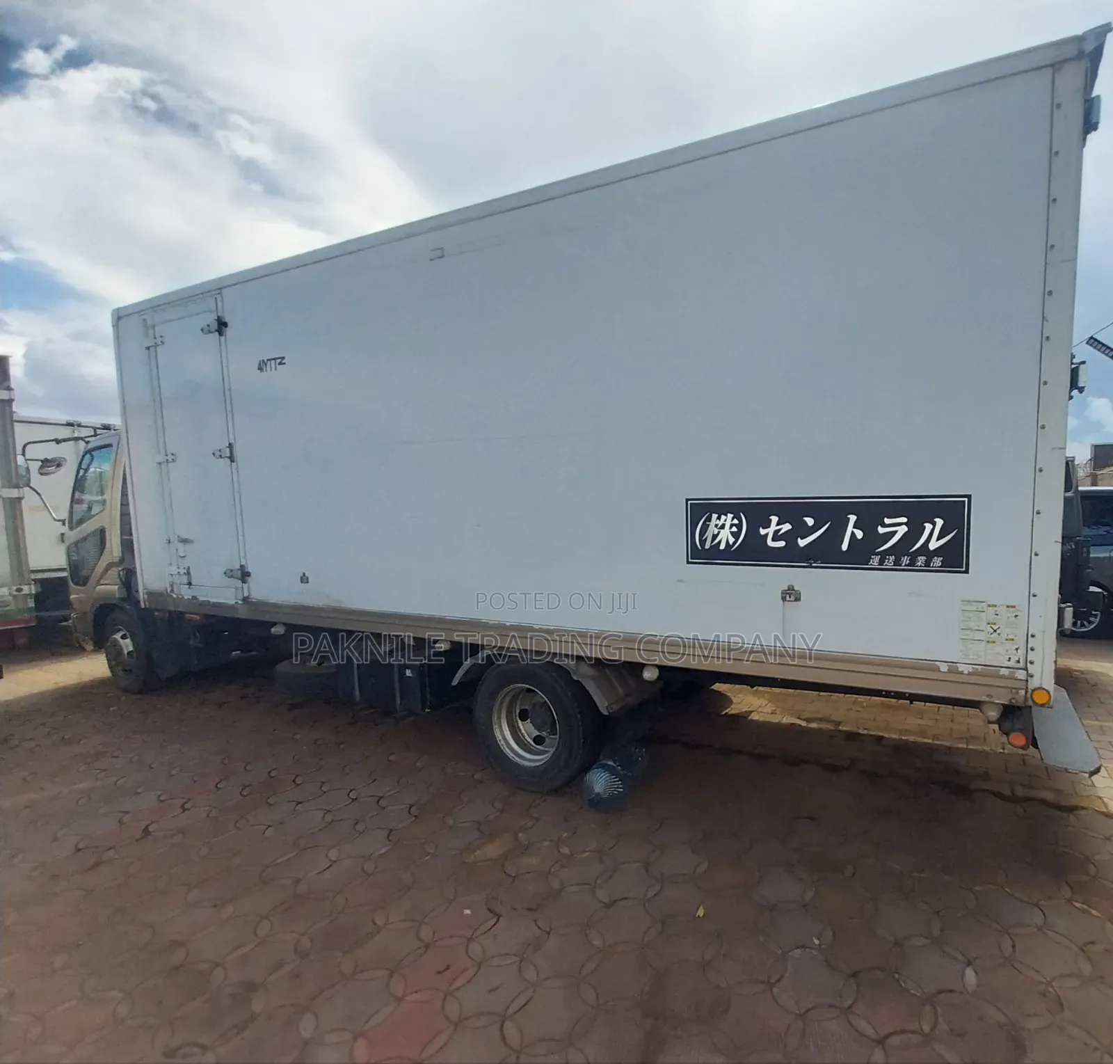 Fuso Fighter Freezer 2012 Silver