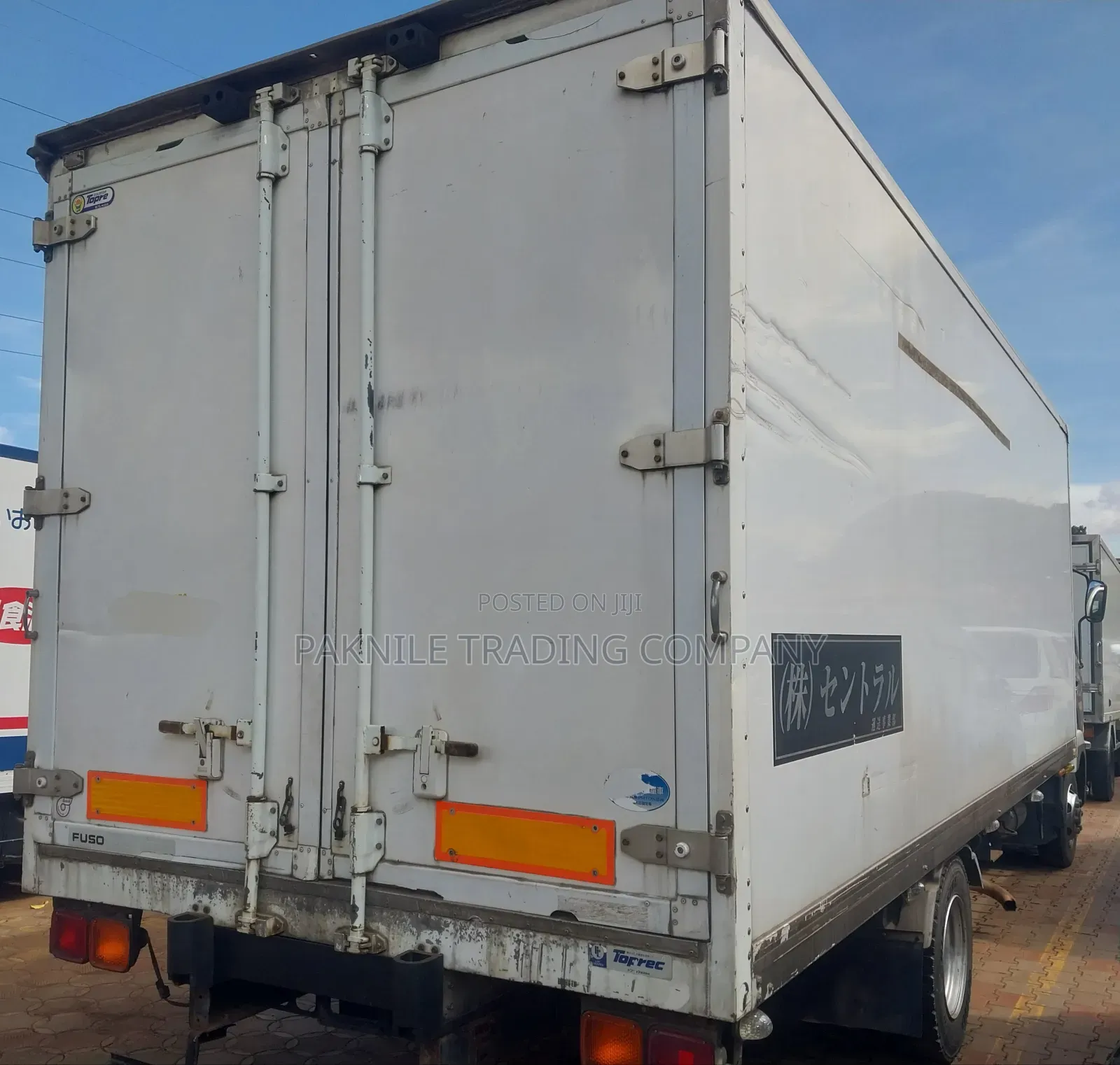 Fuso Fighter Freezer 2012 Silver