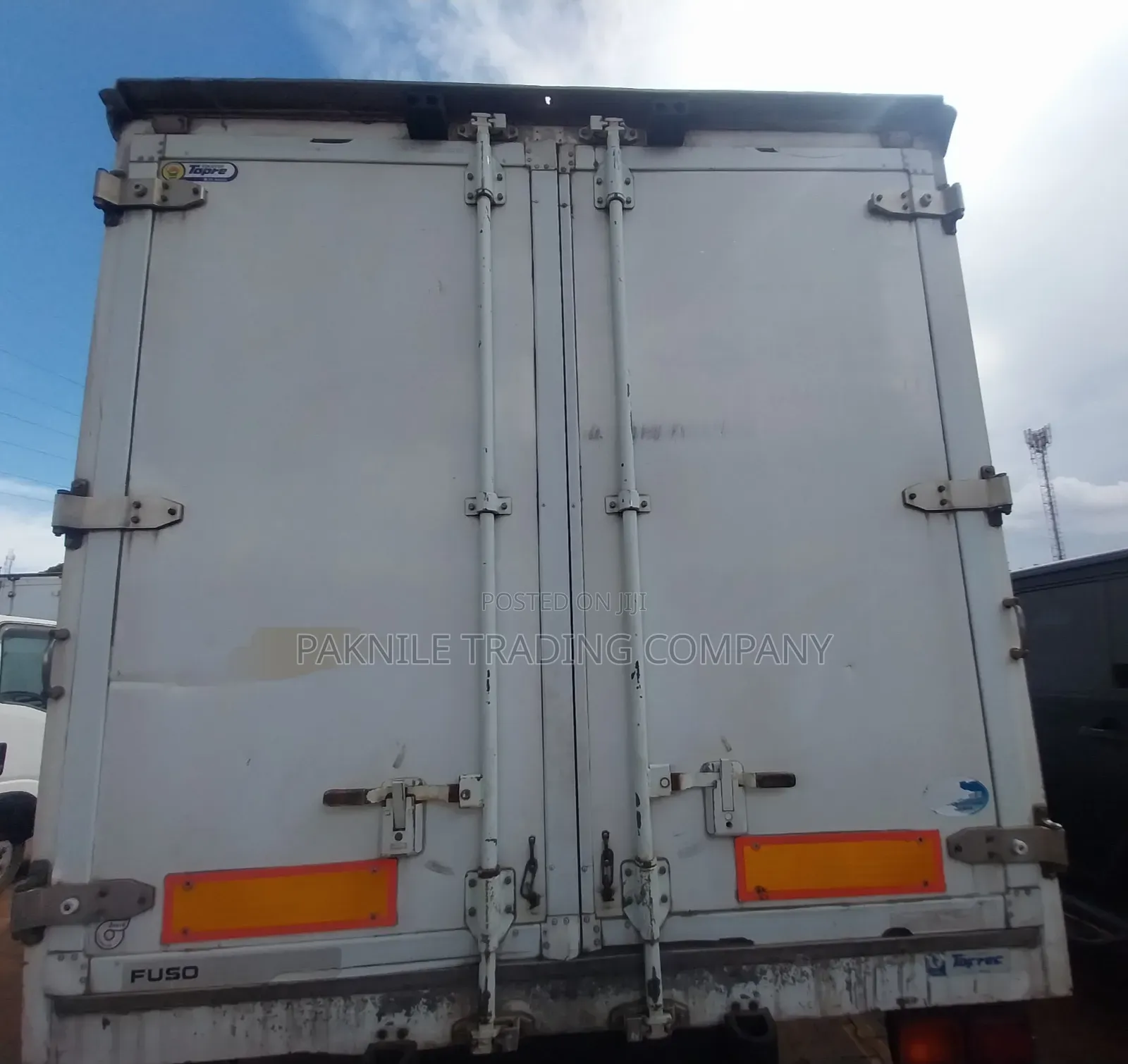 Fuso Fighter Freezer 2012 Silver