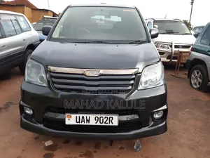 Toyota Noah 2004 Black