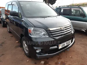 Toyota Noah 2004 Black