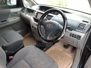 Toyota Noah 2004 Black