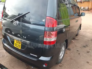 Toyota Noah 2004 Black