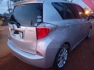 Toyota Ractis 2010 Silver