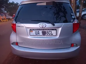 Toyota Ractis 2010 Silver