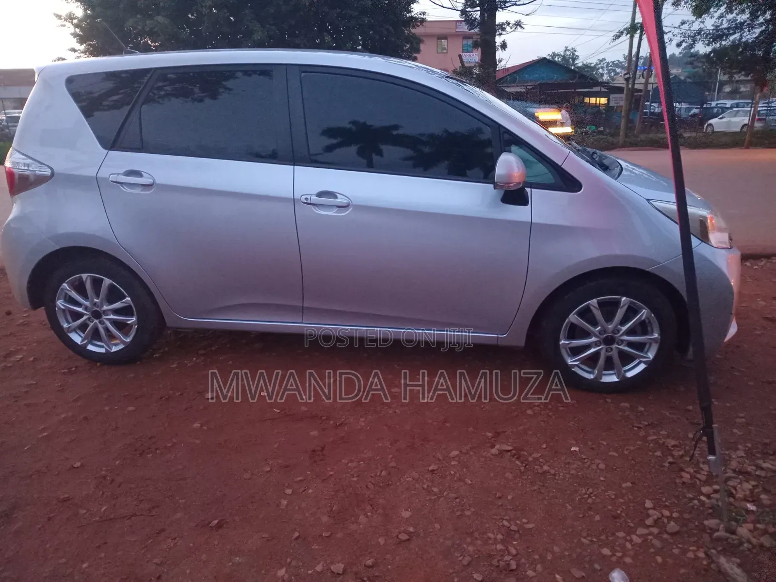Toyota Ractis 2010 Silver
