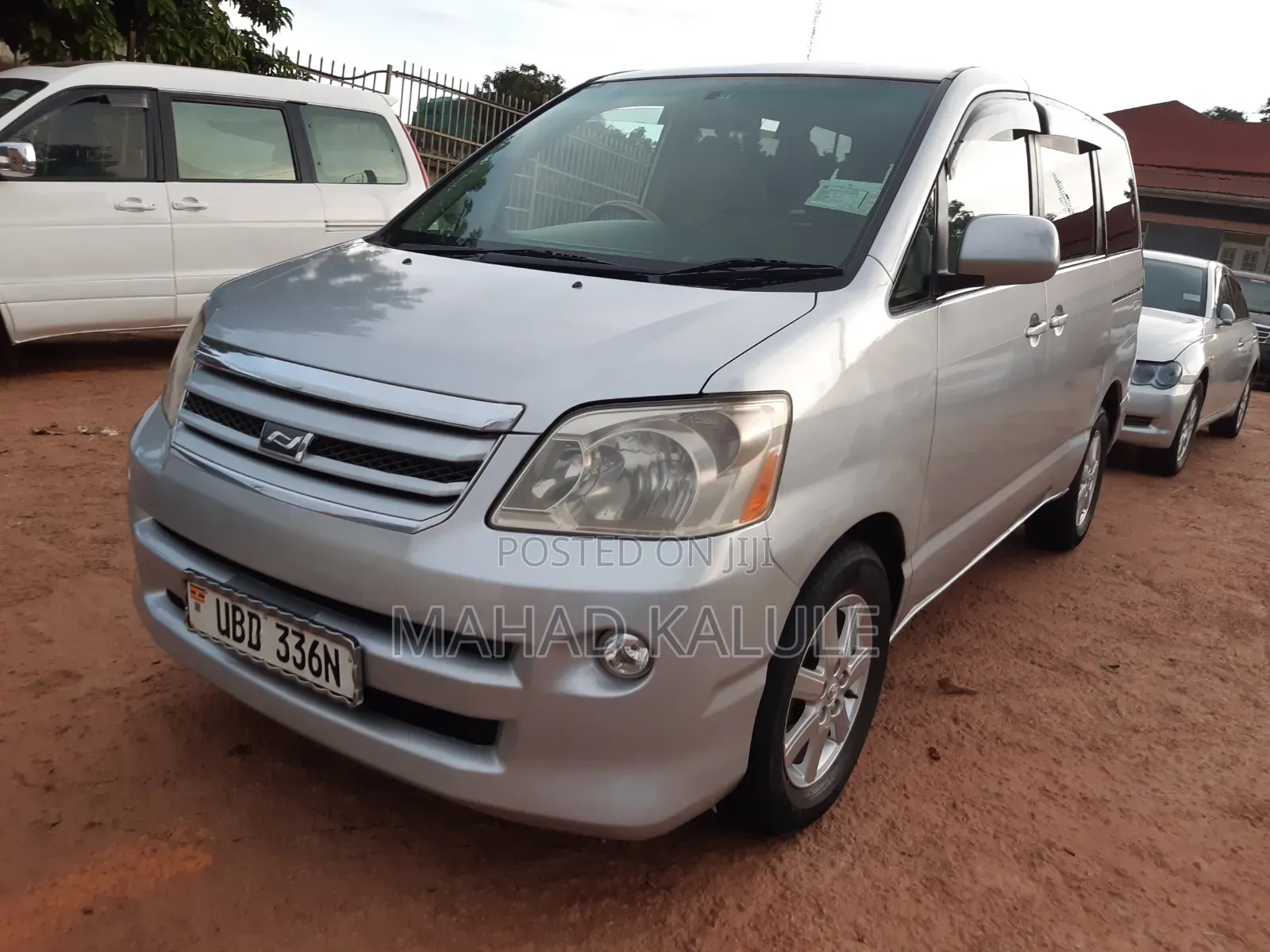 Toyota Noah 2005 Silver