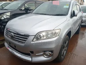 Toyota Vanguard 2012 Silver