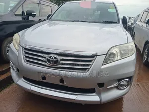 Toyota Vanguard 2012 Silver