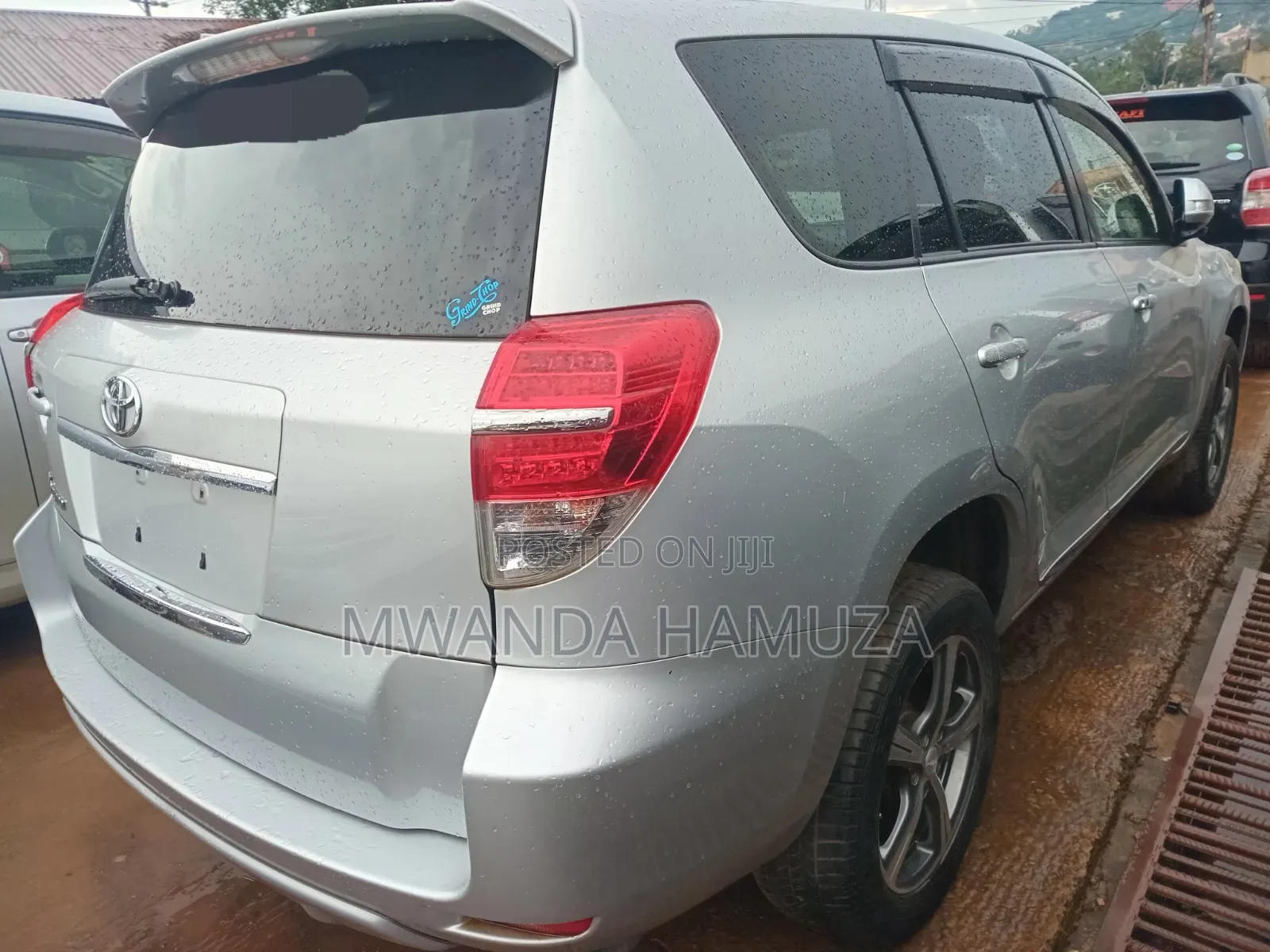 Toyota Vanguard 2012 Silver