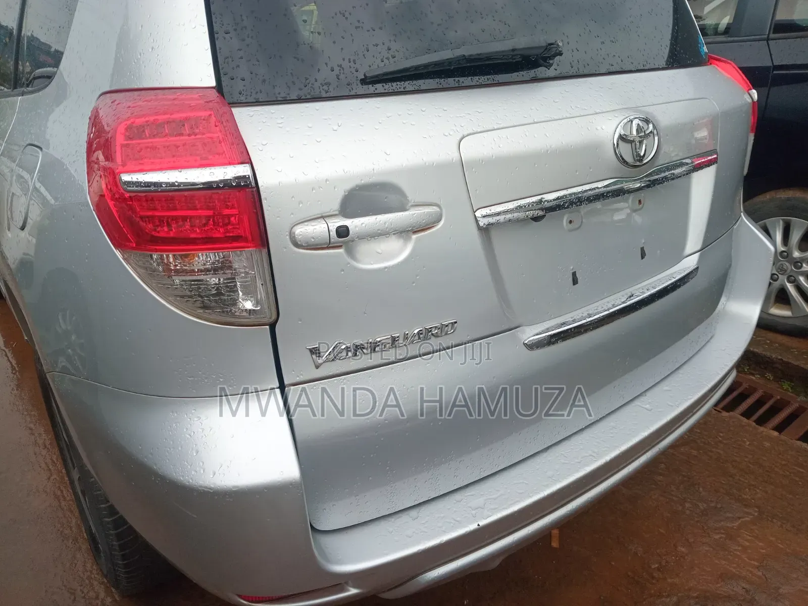 Toyota Vanguard 2012 Silver