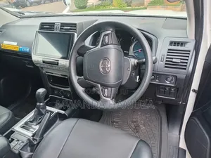 Toyota Land Cruiser Prado 2017 White