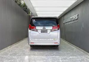 Toyota Alphard 2.5 Petrol FWD 2017 Silver