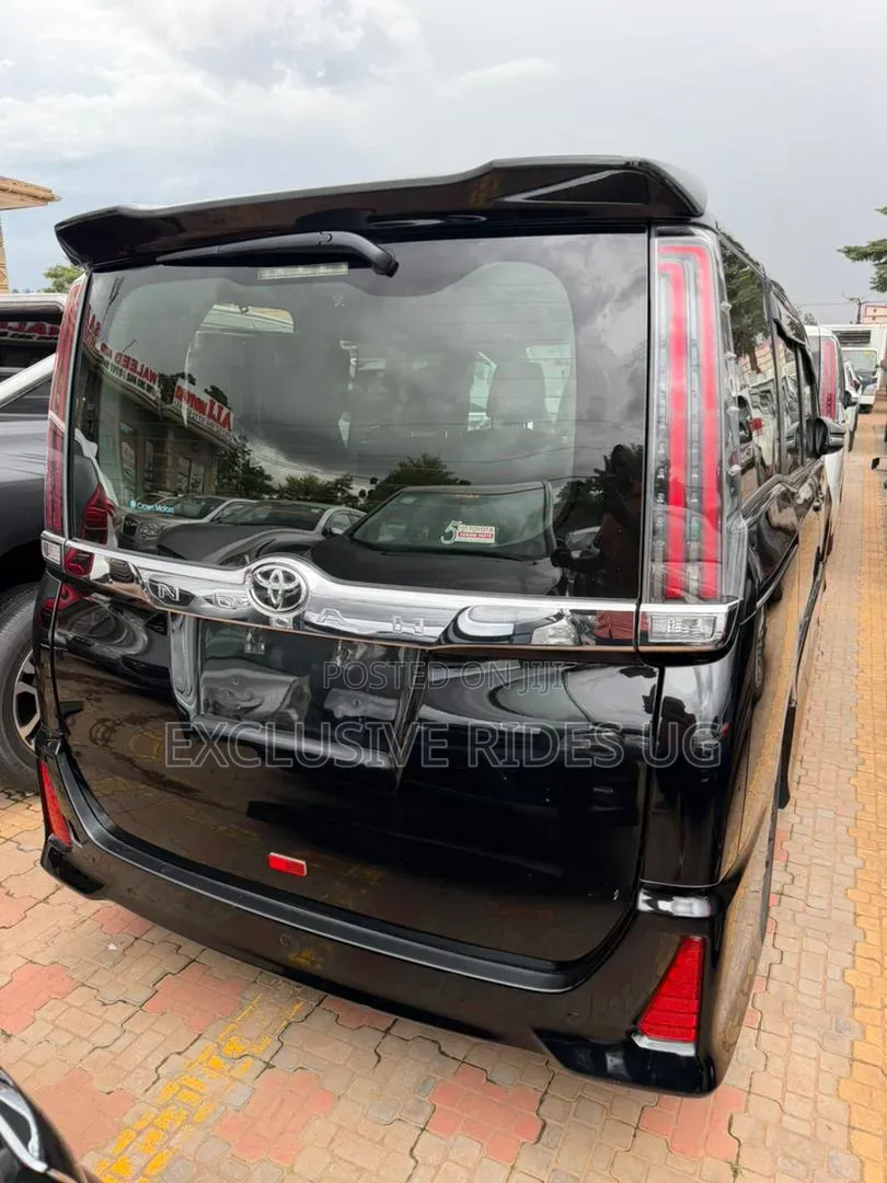 Toyota Noah 2.0 AWD (8 Seater) 2019 Black