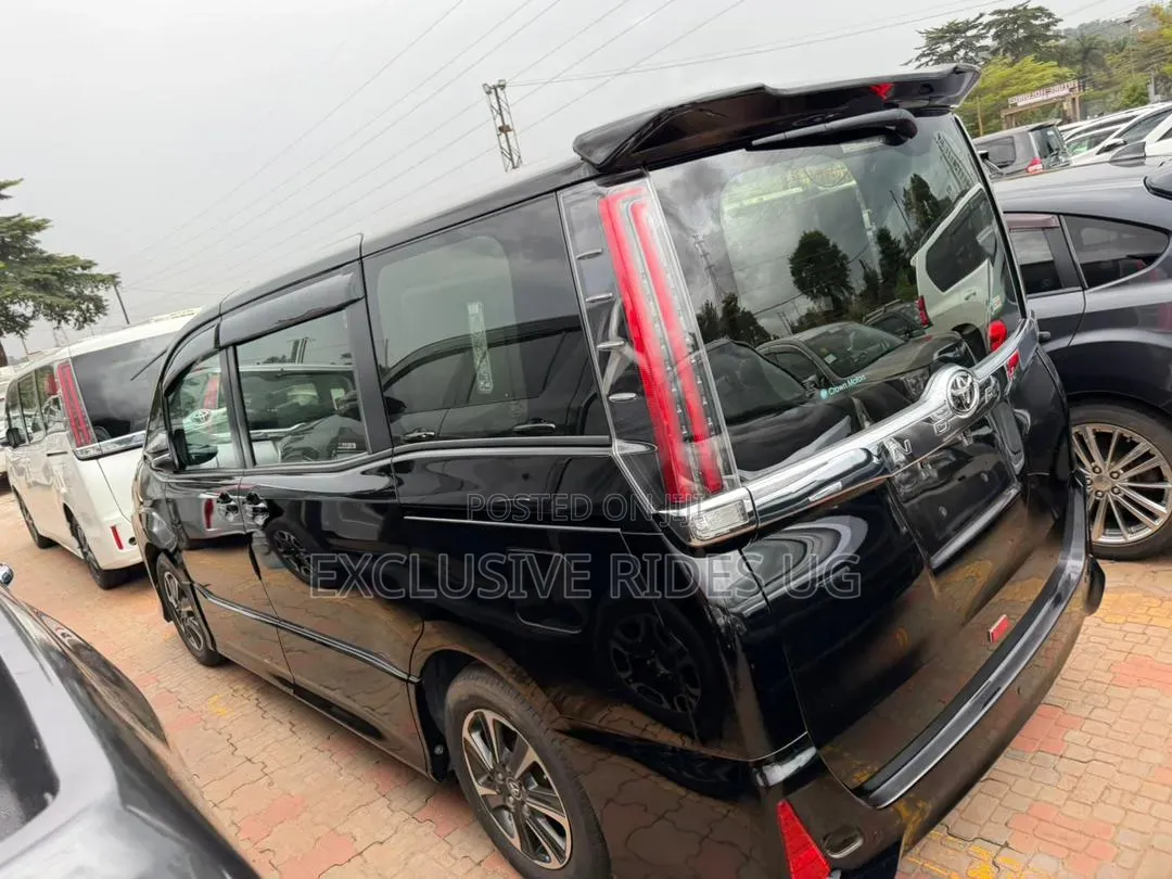 Toyota Noah 2.0 AWD (8 Seater) 2019 Black