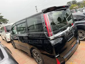 Toyota Noah 2.0 AWD (8 Seater) 2019 Black