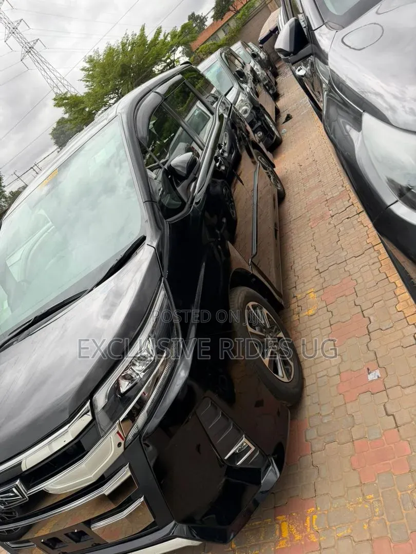 Toyota Noah 2.0 AWD (8 Seater) 2019 Black