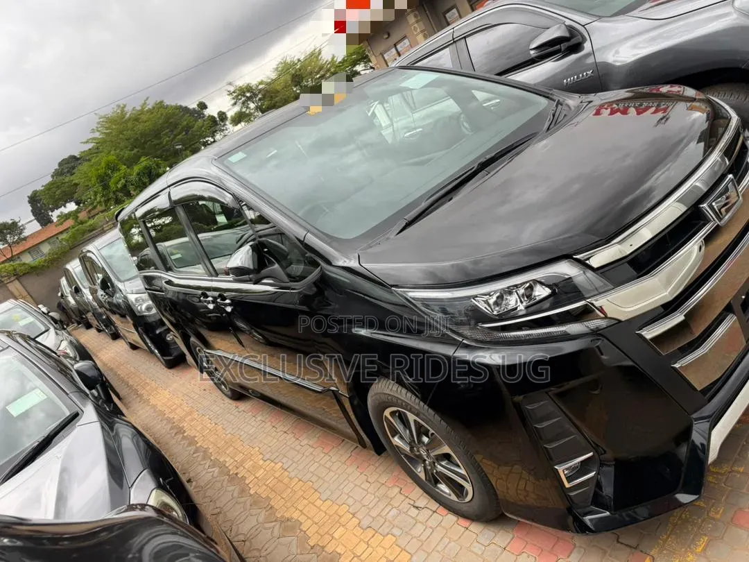 Toyota Noah 2.0 AWD (8 Seater) 2019 Black