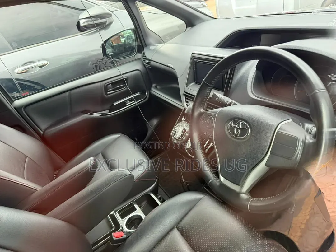 Toyota Noah 2.0 AWD (8 Seater) 2019 Black