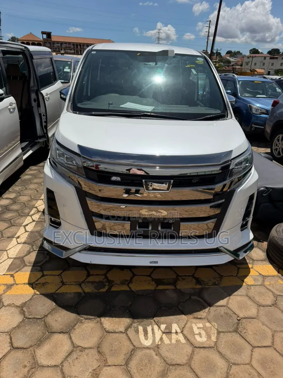 Toyota Noah 2.0 FWD (8 Seater) 2021 White