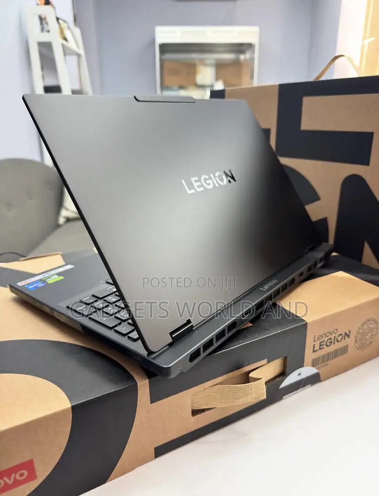 New Laptop Lenovo Legion 5 32GB Intel Core Ultra 9 SSD 1T