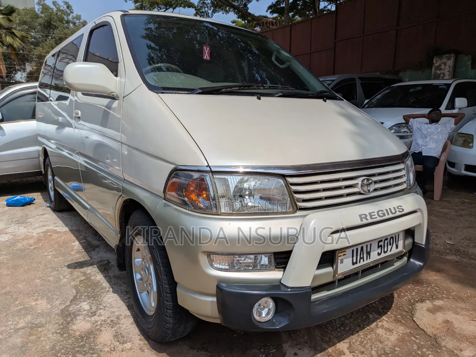 Toyota HiAce 2000 Pearl