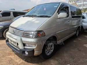 Toyota HiAce 2000 Pearl