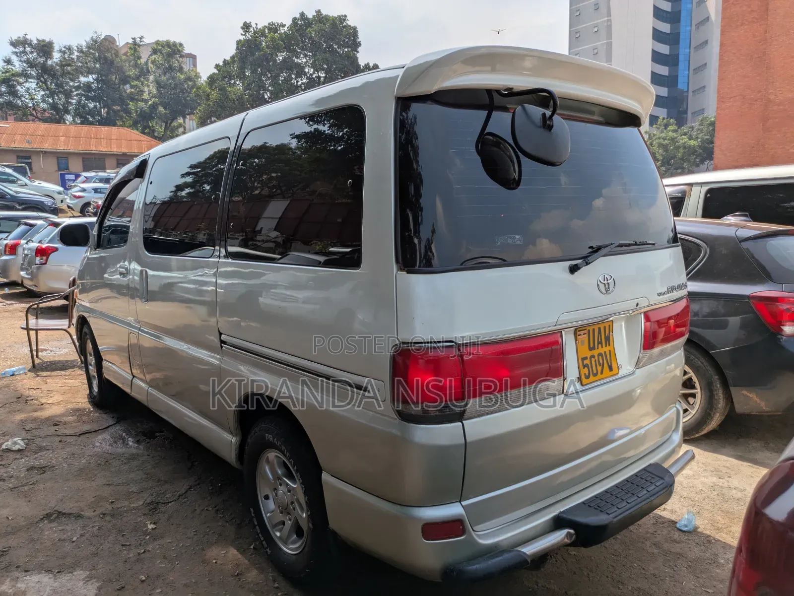 Toyota HiAce 2000 Pearl