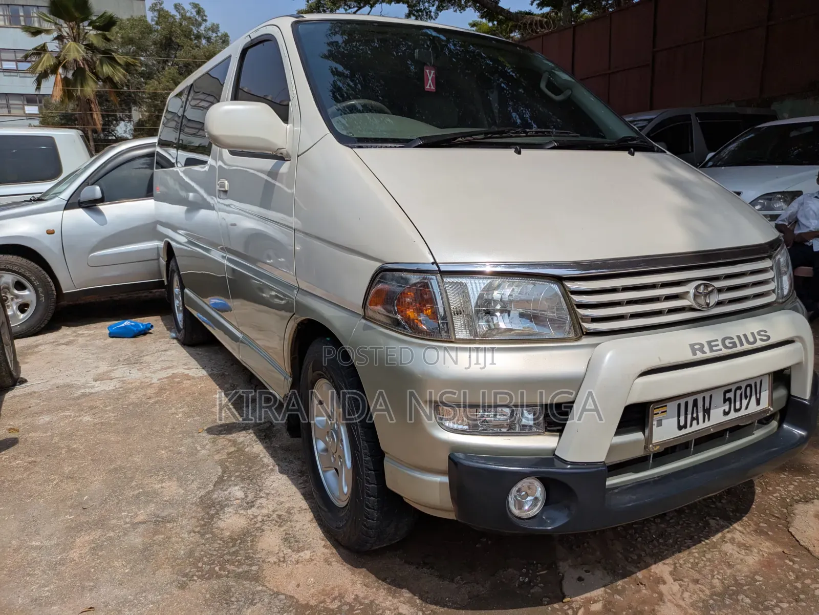 Toyota HiAce 2000 Pearl