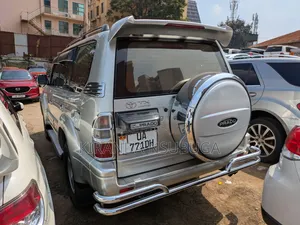 Toyota Land Cruiser Prado 2010 Pearl