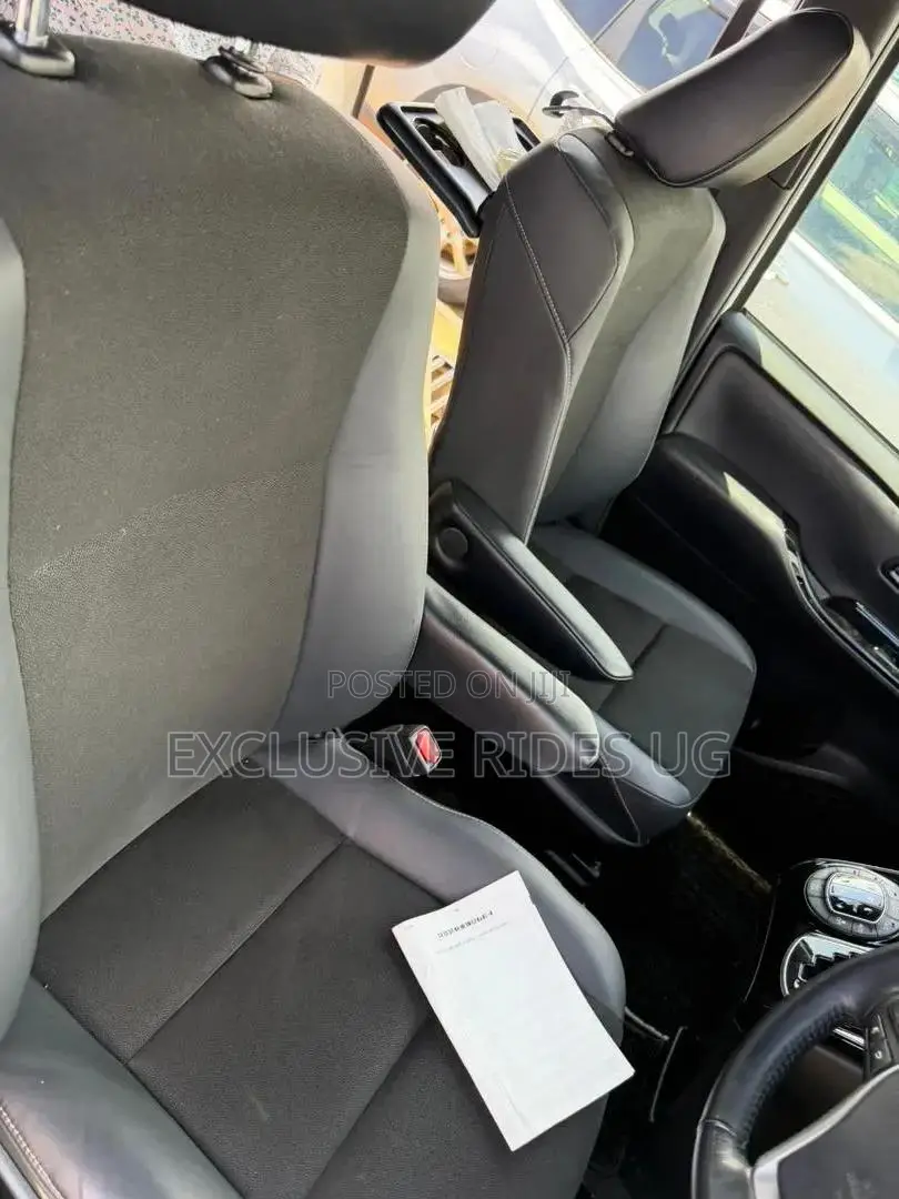 Toyota Noah 2.0 FWD (8 Seater) 2021 White