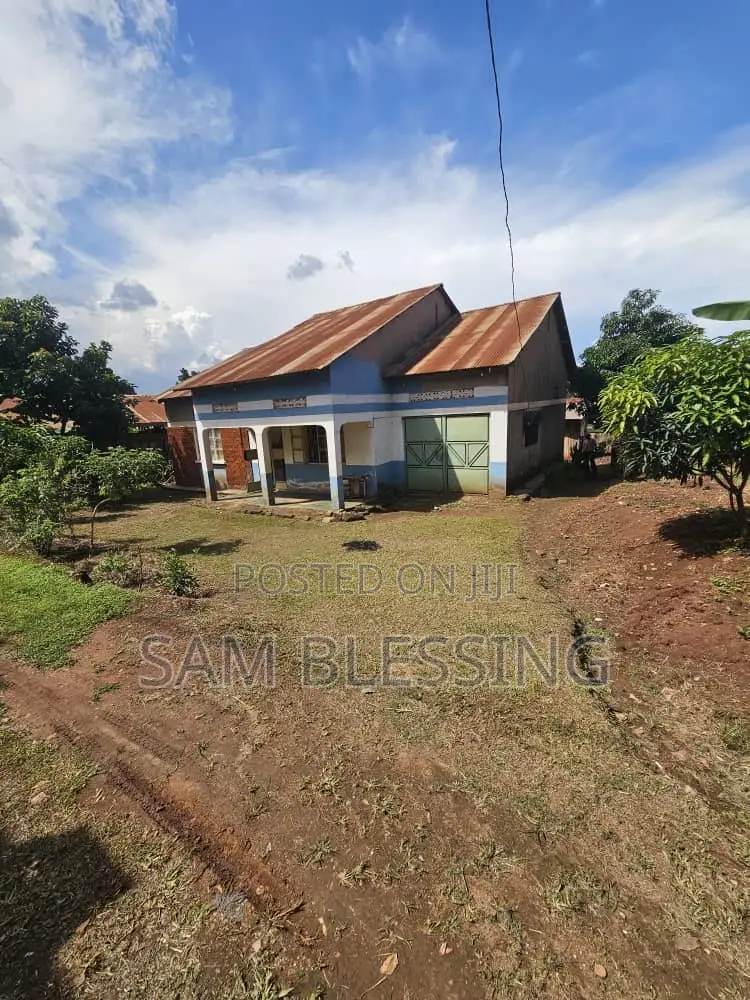 3bdrm House in Zana Entebbe Road, Central Division for sale