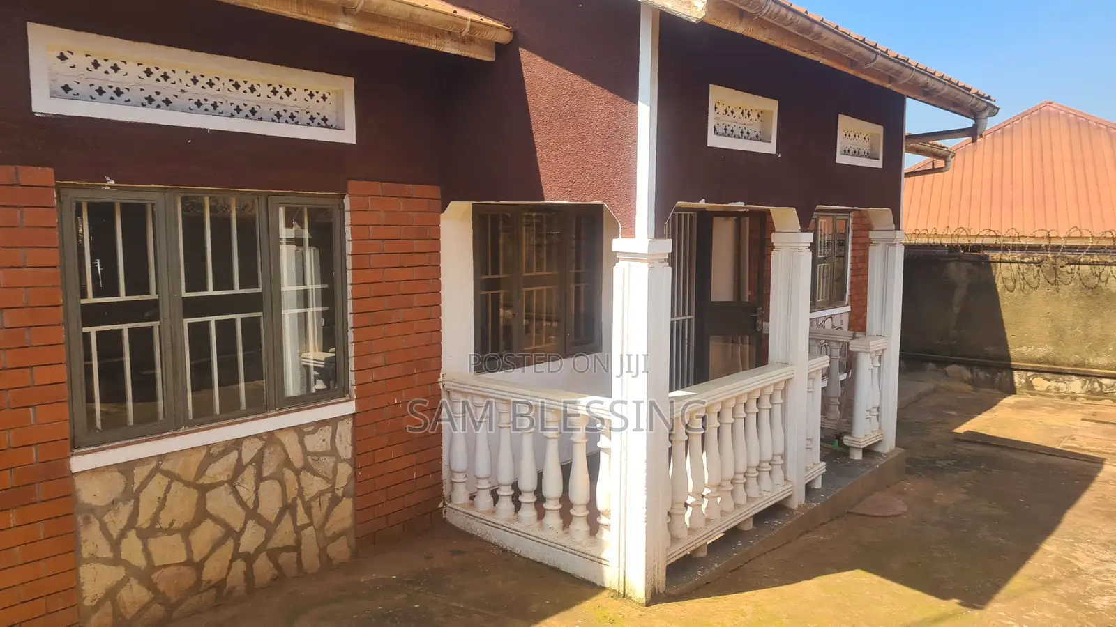 3bdrm House in Kitende Entebbe Road, Central Division for sale