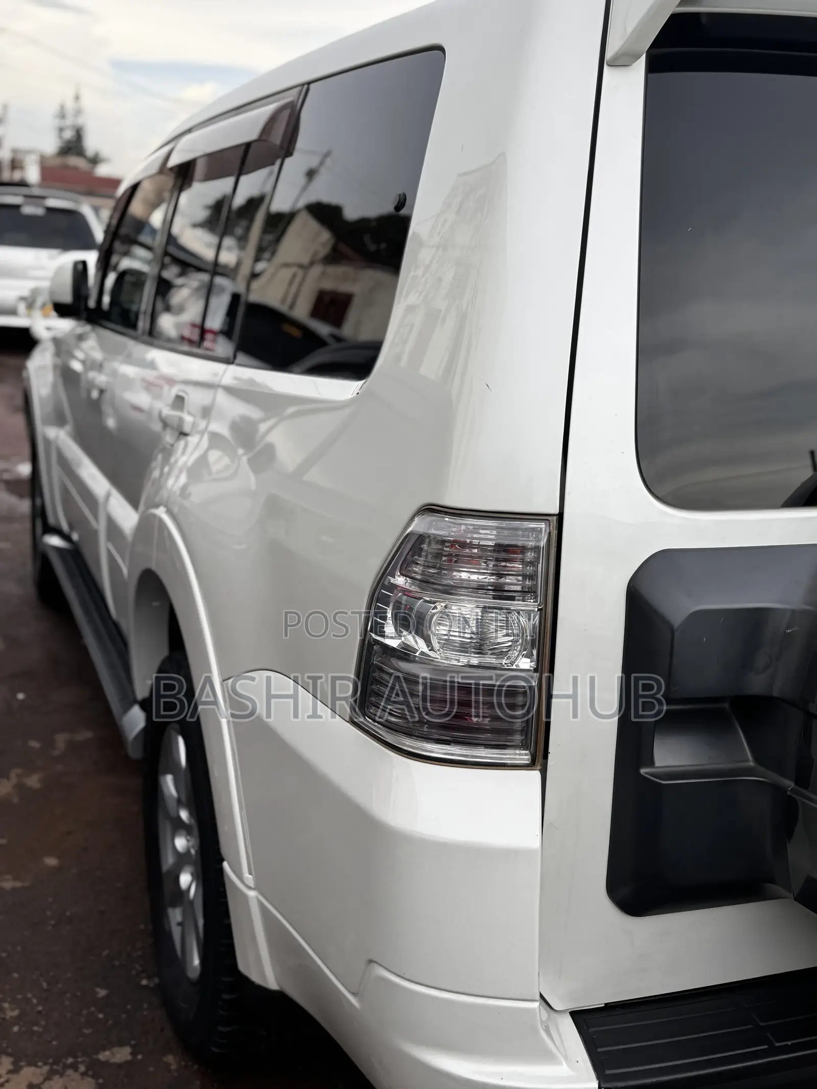Mitsubishi Pajero 2009 White