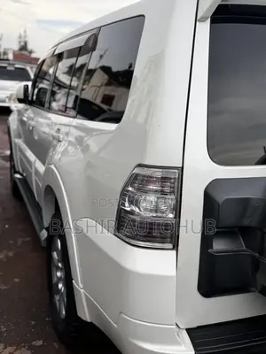 Mitsubishi Pajero 2009 White