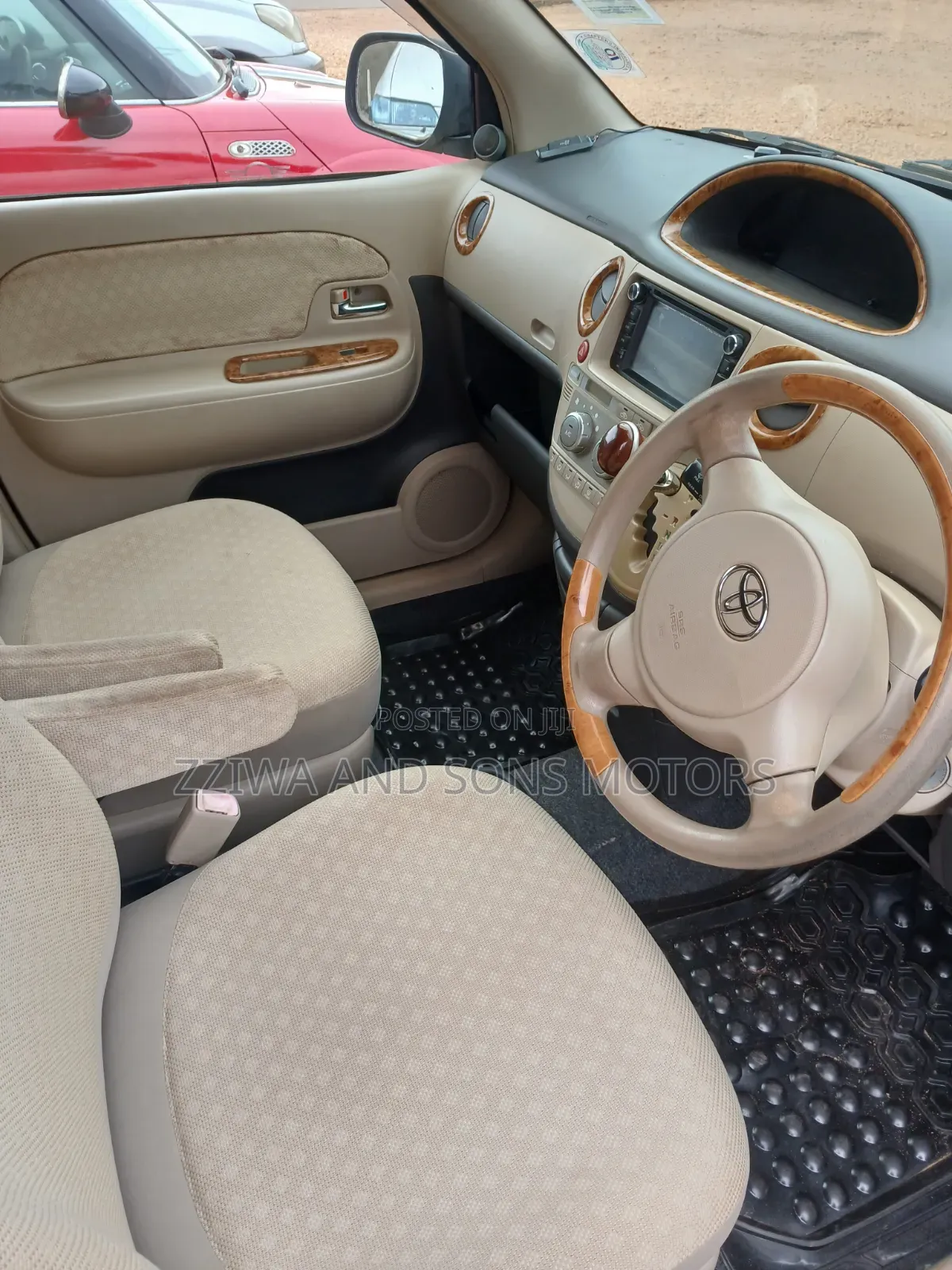 Toyota Sienta 1.5 FWD 2011 Silver