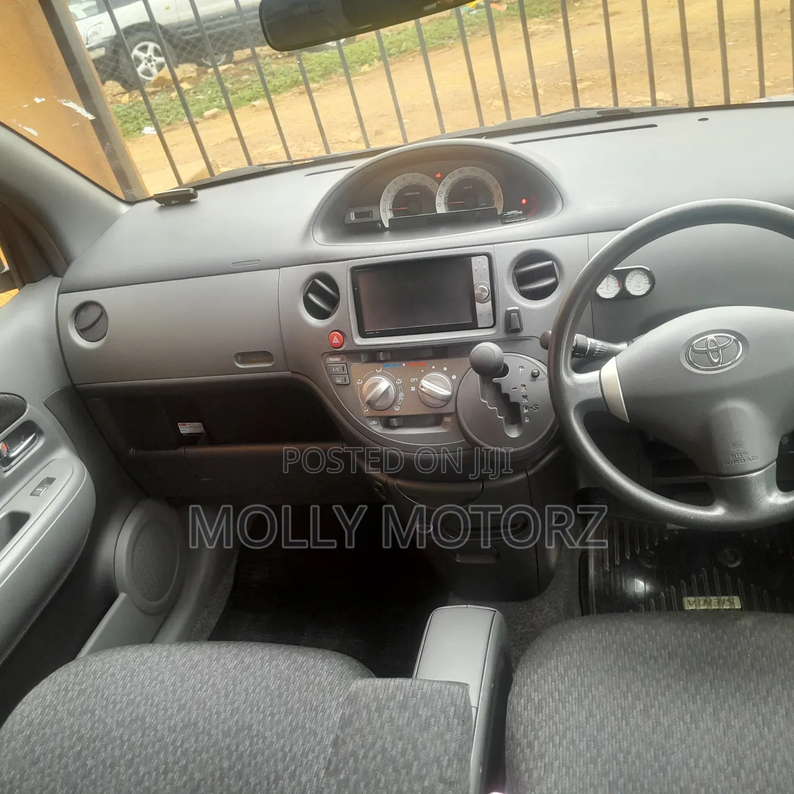 Toyota Sienta 2006 Silver