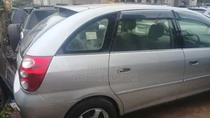 Toyota Nadia 2002 Silver