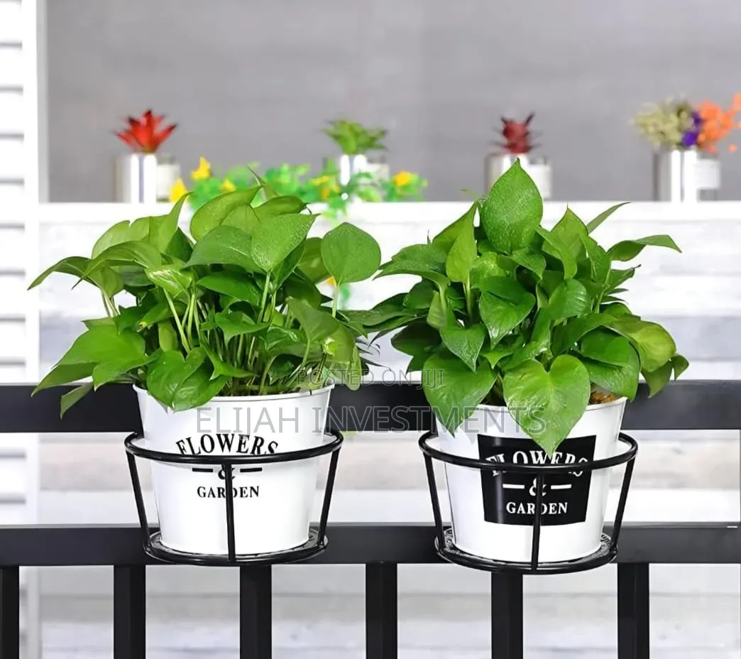 8.7'' Round Metal Hanging Railing Planters