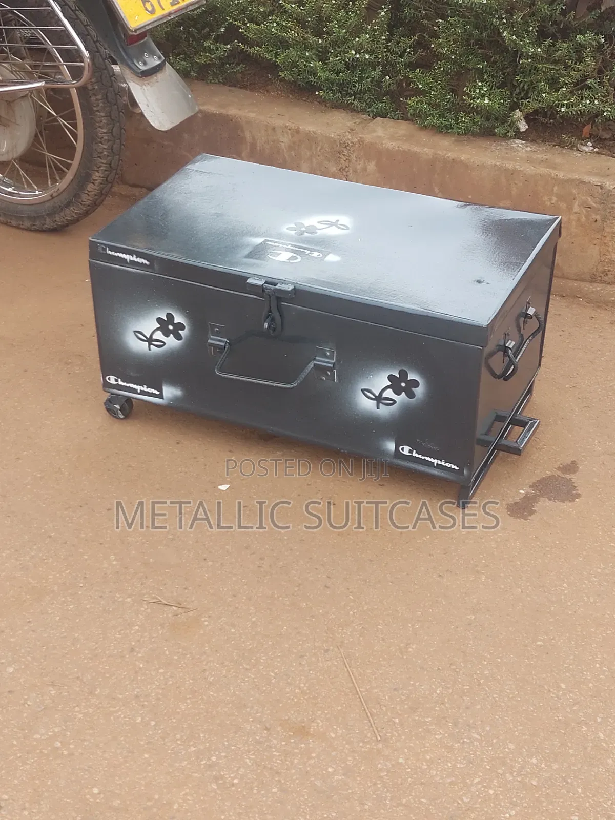 Medium Metallic Suitcase With Rollers